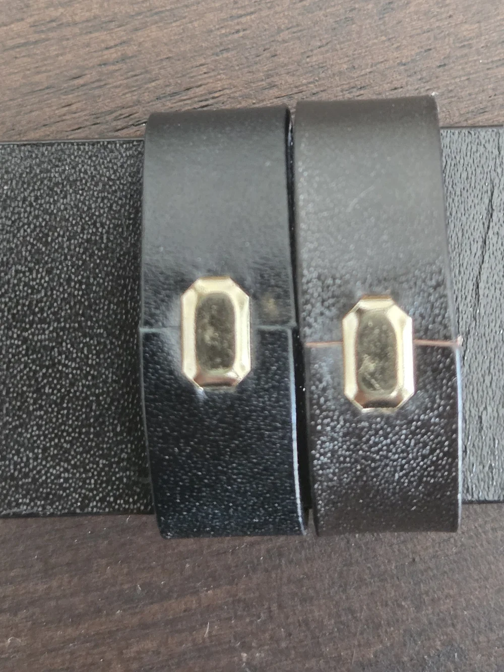Gucci Men’s Gold-Tone Buckle Leather Belt - Black
